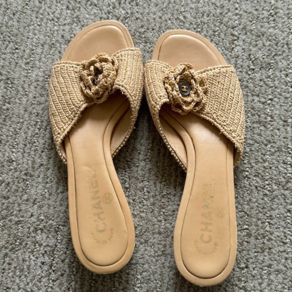 CHANEL Tan Raffia Slide Sandals with Floral Embellishment